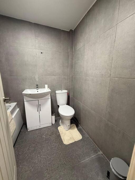 Modern 1 Bedroom - 5 Min Walk From Princess Street Eb1 Apartamento