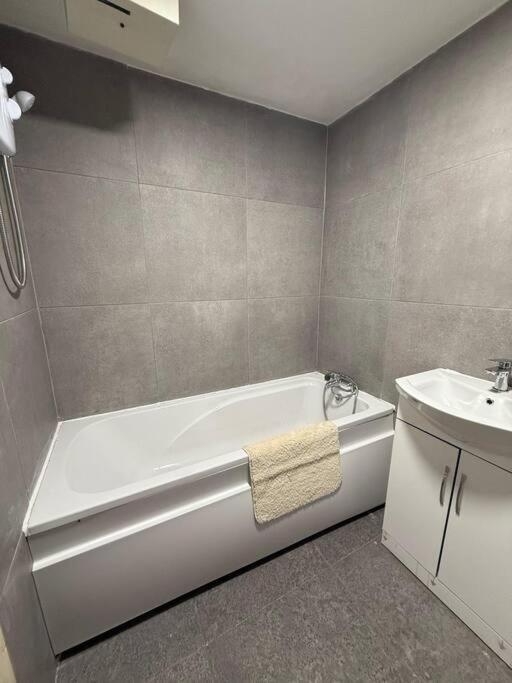Modern 1 Bedroom - 5 Min Walk From Princess Street Eb1 Apartamento *